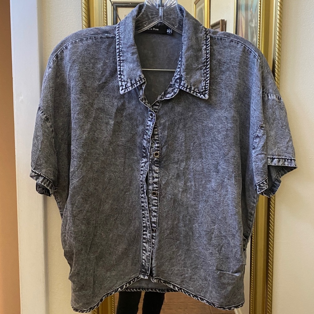 Doe & Rae Charcoal Button-Up Top ladies M